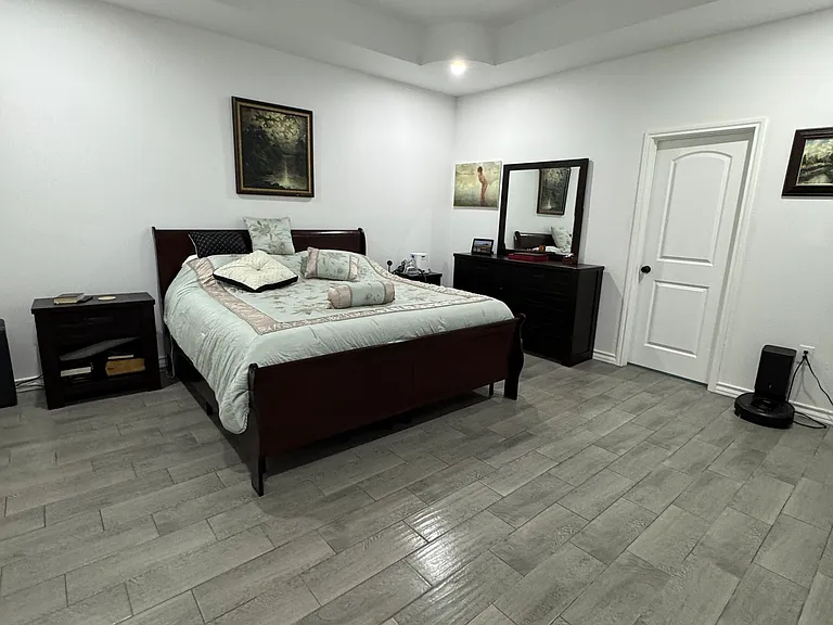 2403 Alamesa Dr — Photo 4