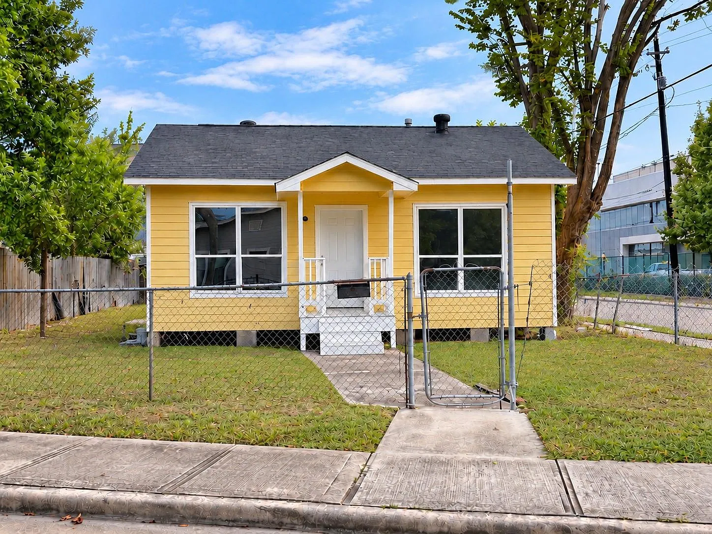 2 bed, 1.0 bath, 797 sqft, $1,400 — Photo 1