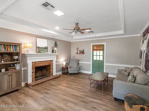 4th image of 103 Lakeside Dr