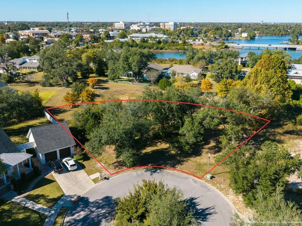 1175 Cove Pointe Dr, Panama City, FL 32401