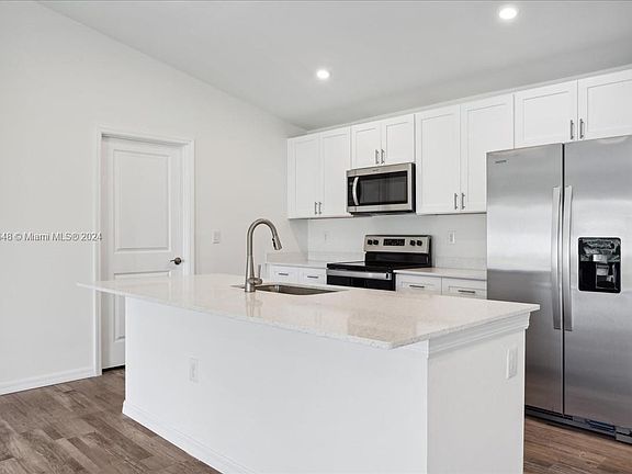3rd image of 3223 NE 14th Ave