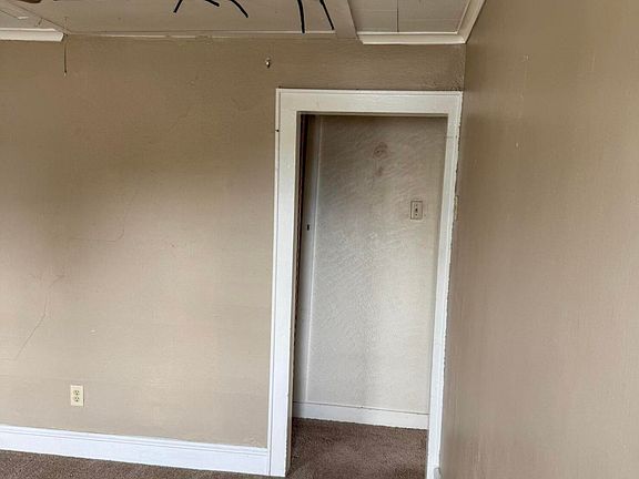 4th image of 111 W Grove St