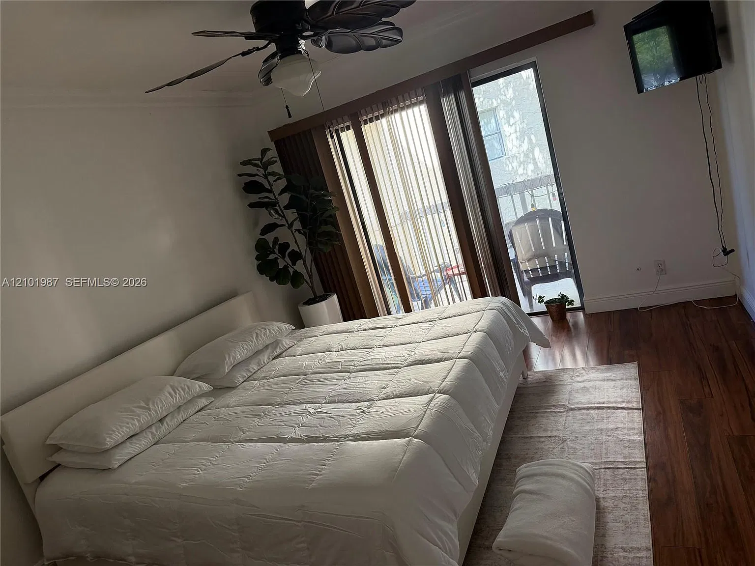 Las Vistas At Doral Condo — Photo 1