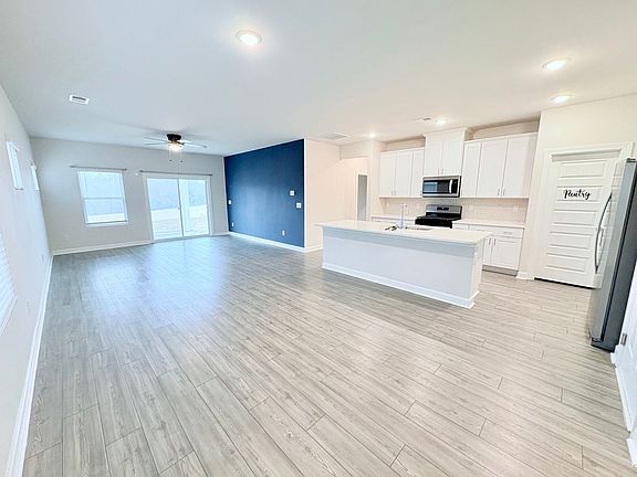 4th image of 220 Coulter Ct