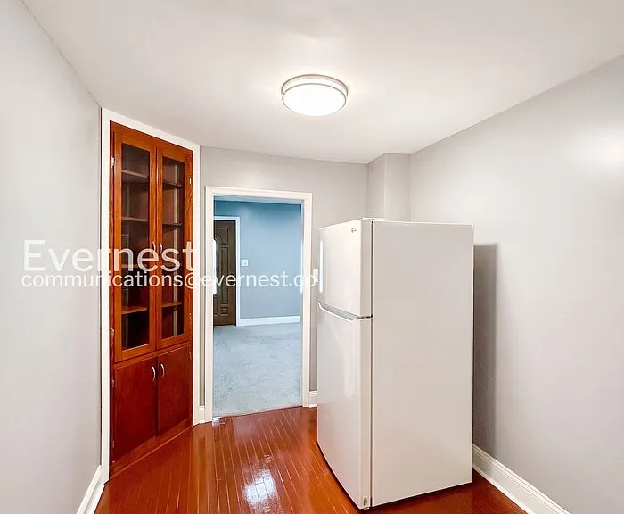 603 Henry St — Photo 3