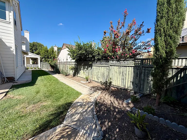 1326 Remington Ct — Photo 31