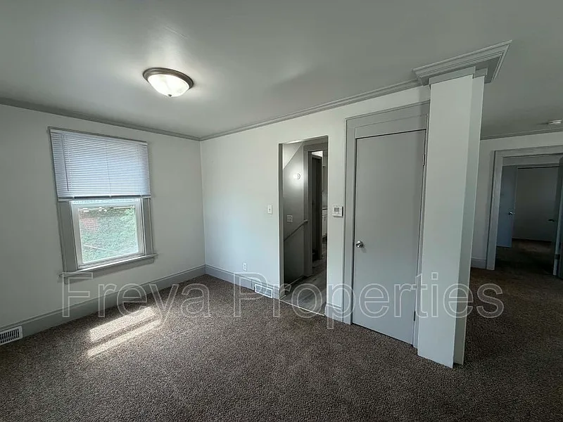 4 bed, 2.0 bath, 1529 sqft, $1,700 — Photo 3