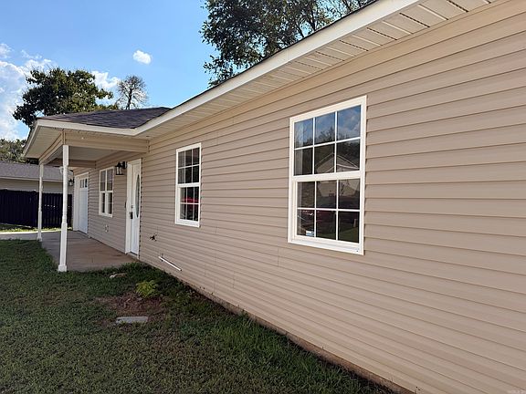 3rd image of 124 Summer Ct