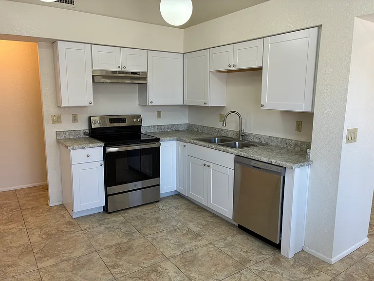 10820 W Wagon Wheel Dr — Photo 7