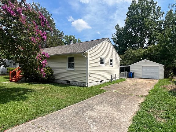 2nd image of 204 Woodhaven Rd