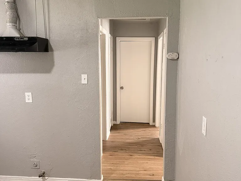 215 Guthrie St — Photo 11