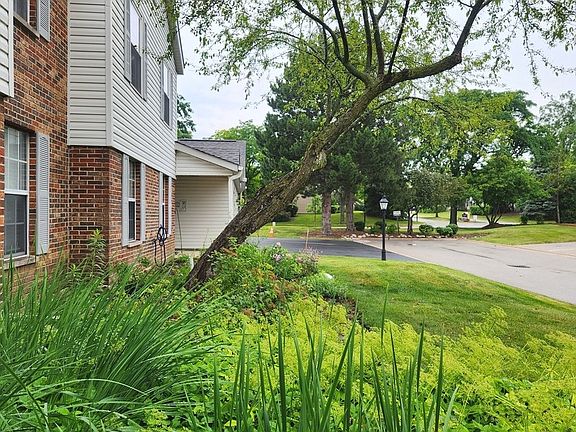 2nd image of 1342 Stratford Dr #1342