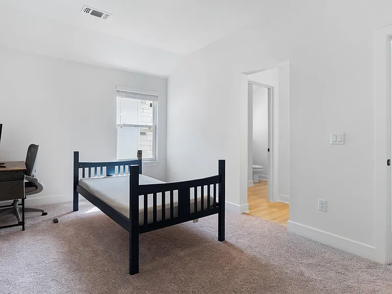 424 Hollister Dr — Photo 35