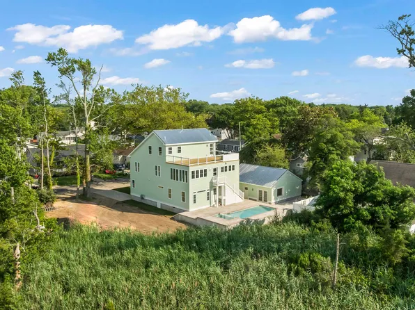 9 N 8th St, Del Haven, NJ 08251