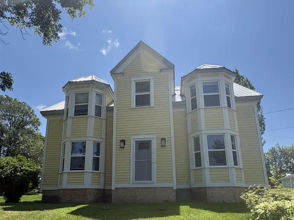 60 Church St, Wallace, NS B0K 1Y0