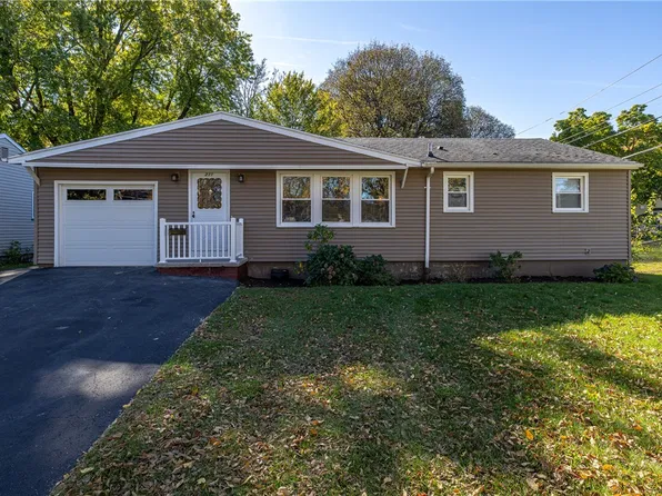 231 McCall Rd, Rochester, NY 14616