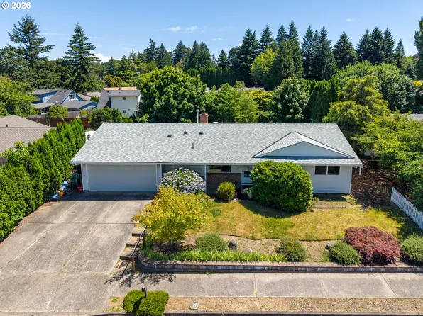 1560 NE Cochran Dr, Gresham, OR 97030