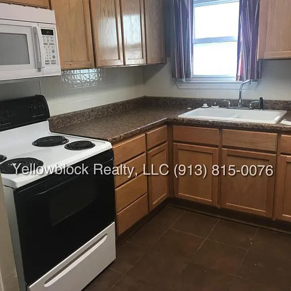 320 E 79th Ter — Photo 5