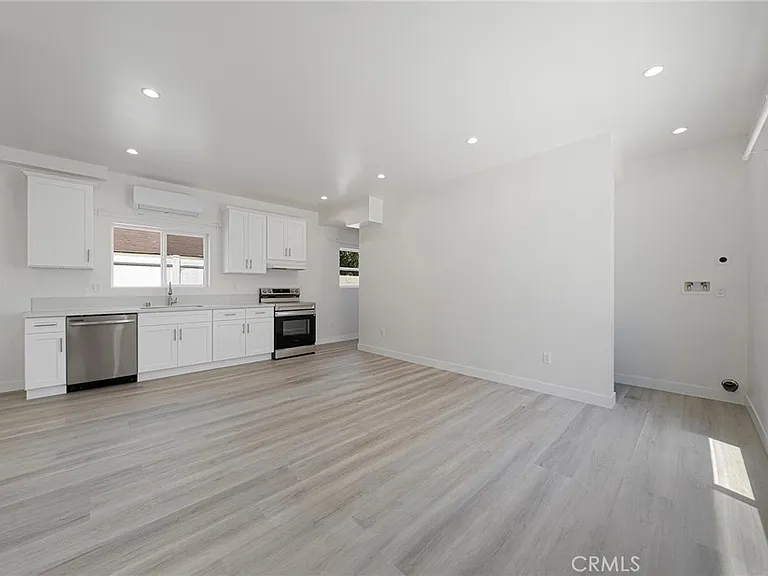 2423 S Myrtle Ave — Photo 20