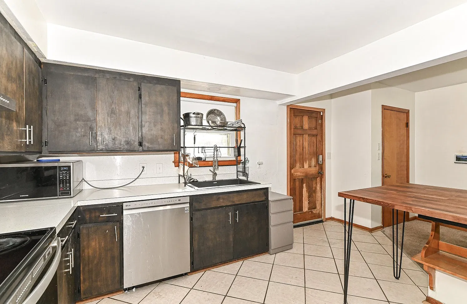 3 bed, 1253 sqft, $2,100 — Photo 2