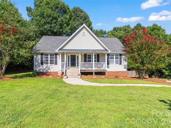 200 Autumn Woods Blvd, Mount Holly, NC 28120