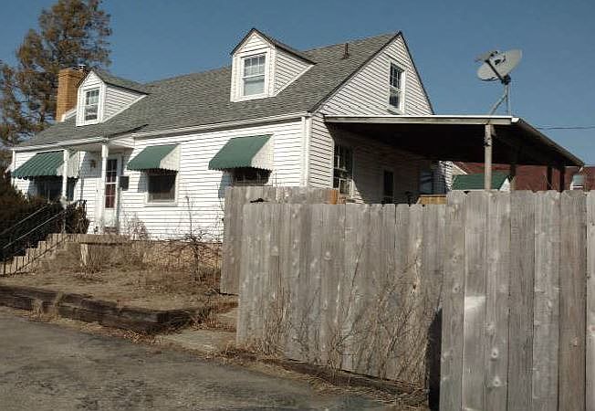1st image of 1701 Laird Ave
