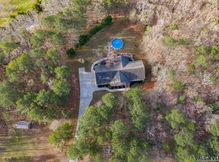 691 Hawks Nest Dr, Bracey, VA 23919