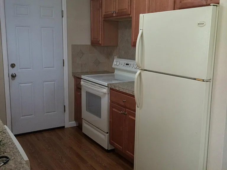1438 Linden St — Photo 7