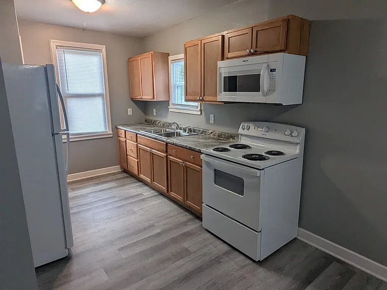 647 Boston Ave — Photo 2