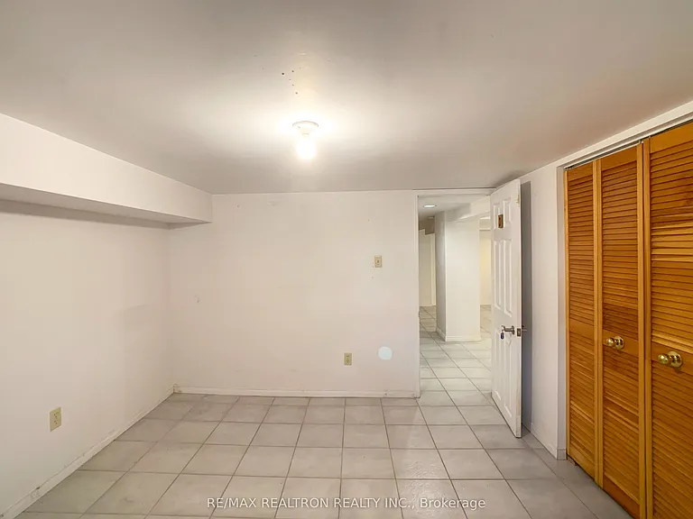 48 Mann Ave — Photo 20