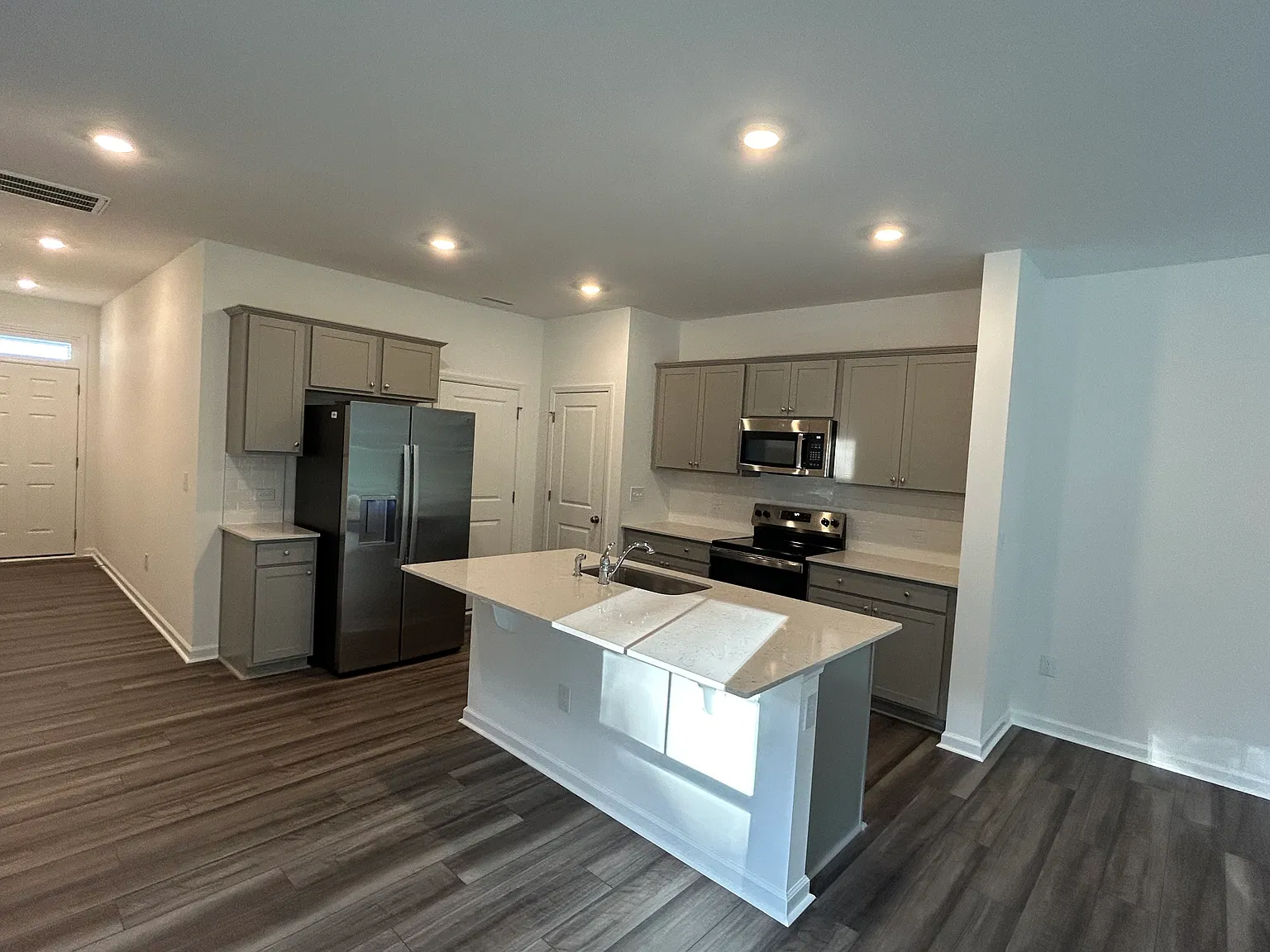 3 bed, 2.5 bath, 1592 sqft, $1,745 — Photo 4