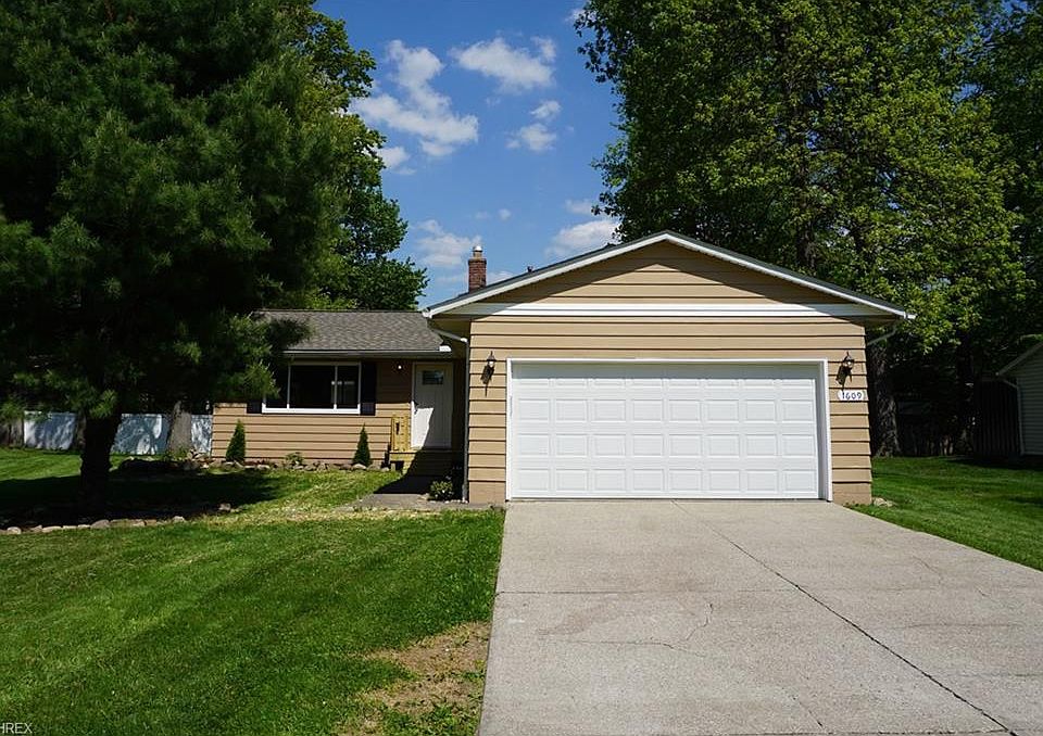 1st image of 1609 Berwick Dr