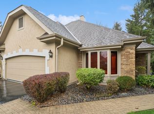 30 Pine Tree Ln, Burr Ridge, IL 60527
