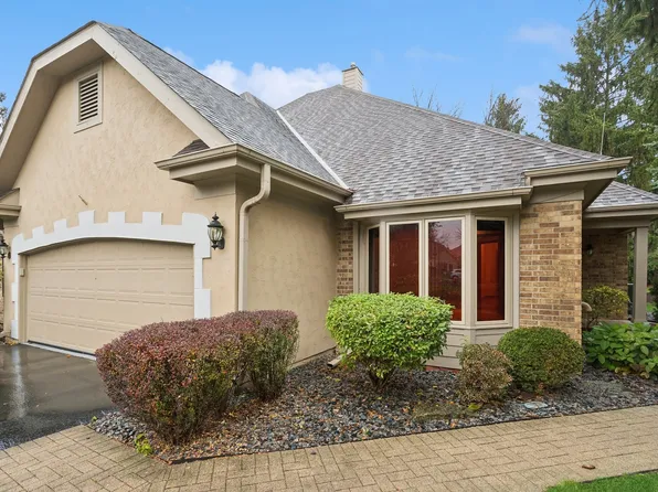 30 Pine Tree Ln, Burr Ridge, IL 60527