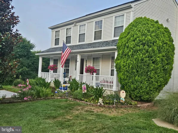 74 McPherson Cir, Sterling, VA 20165