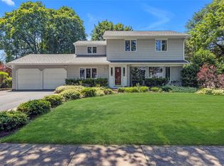 4 Stone Dr, Greenlawn, NY 11740