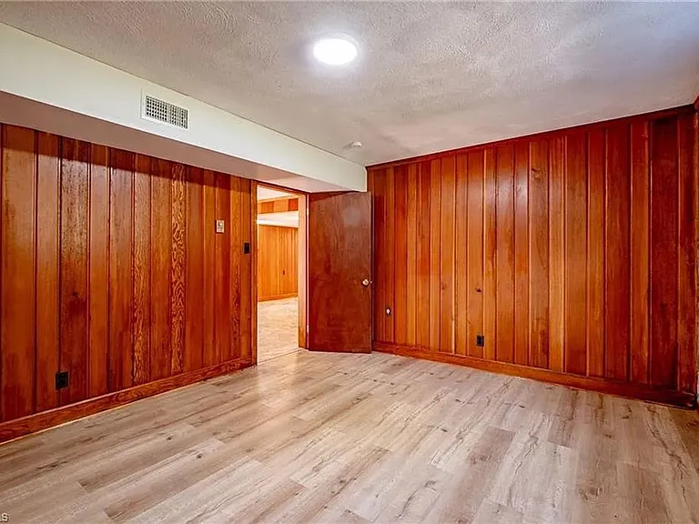 3230 Kinnamon Rd — Photo 39