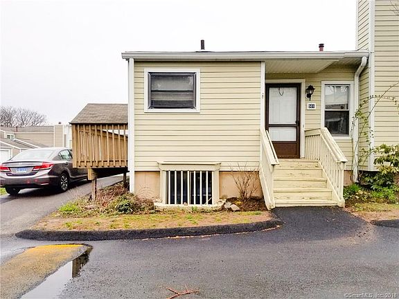 2nd image of 501 Emerson Dr #501