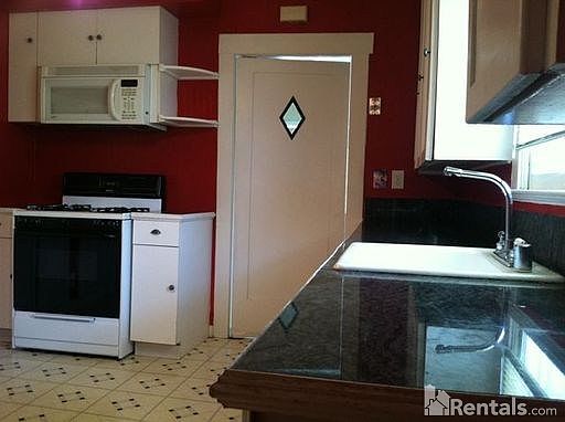 4th image of 1247 N Thorne Ave