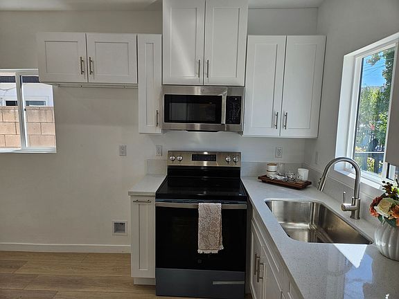 4th image of 9300 Tamarack Ave #9298