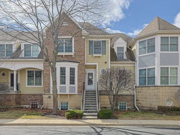 1909 Lynn Cir, Libertyville, IL 60048