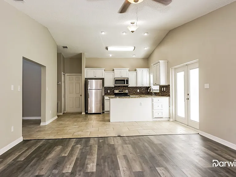 1504 Cougar Ct — Photo 4