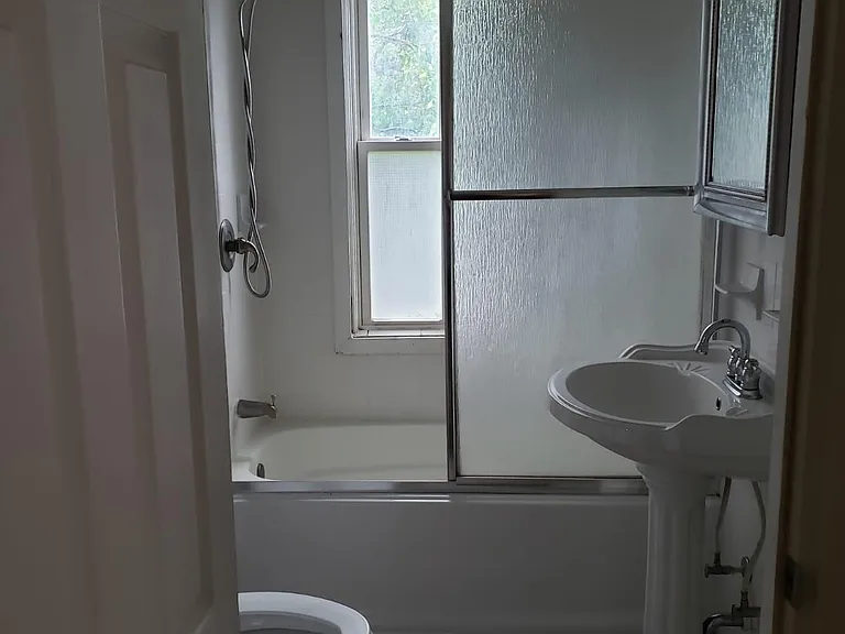 240 Valley St #3 — Photo 9