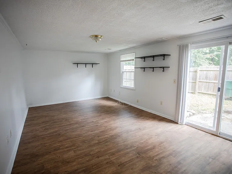 2836 Wellesley Ct — Photo 2