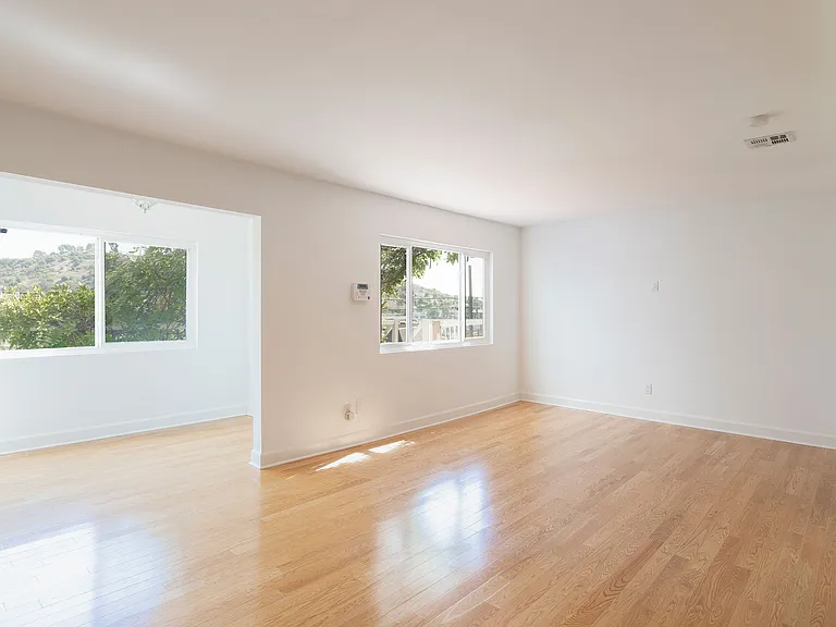 339 Isabel St — Photo 7