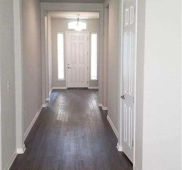 908 Kingston Pl — Photo 2