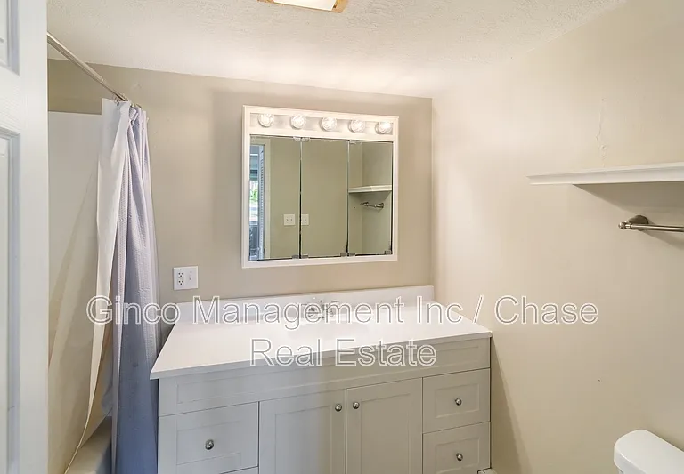 502 E High St — Photo 10