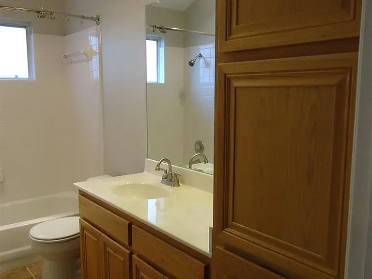1404 Peachtree Valley Dr — Photo 10