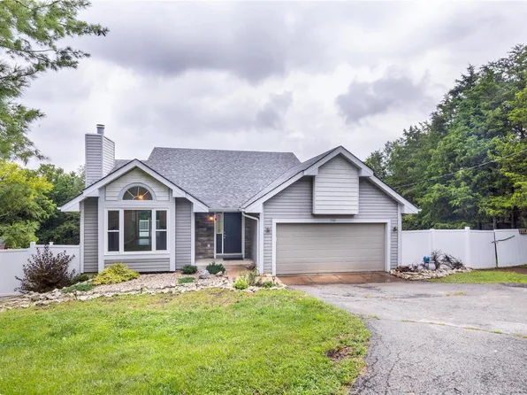 1863 Autumn Lake Rd, Pacific, MO 63069