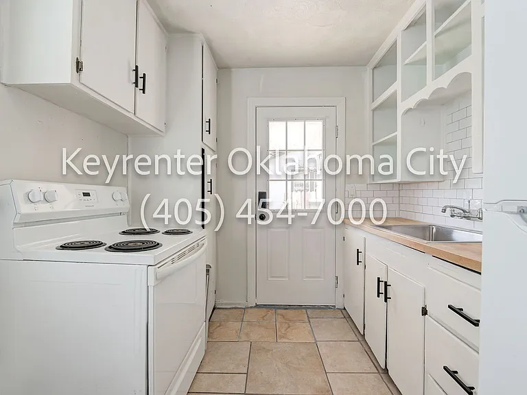4913 N Willow Ave — Photo 13